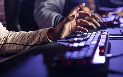 央媒痛批游戏影响青少年健康成长 腾讯火速公布大动作