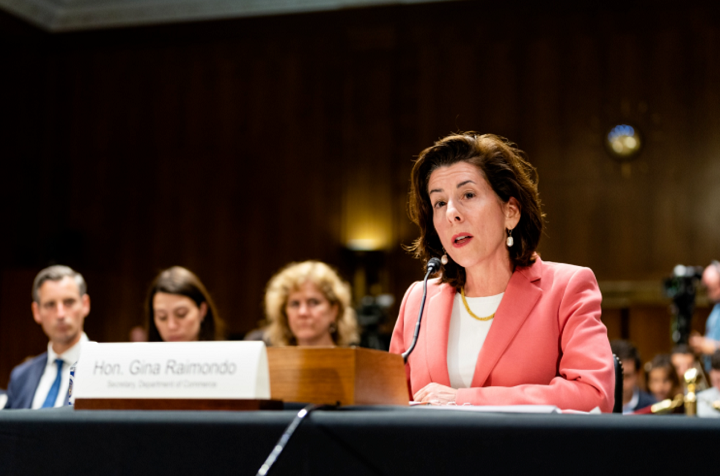 雷蒙多回应华为发布新手机 网友:代言费结一下哈!