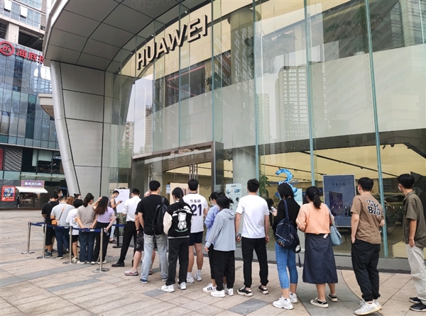 华为mate50系列首销秒罄 渠道加价超7000元:官方已火速增产