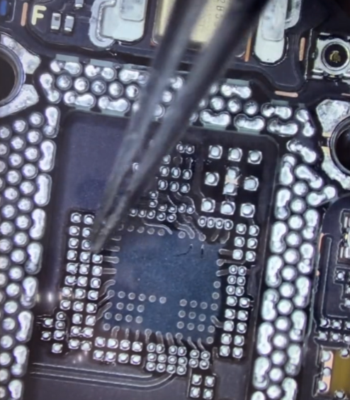 华为mate 50 pro拆解:主板预留5g射频芯片位置